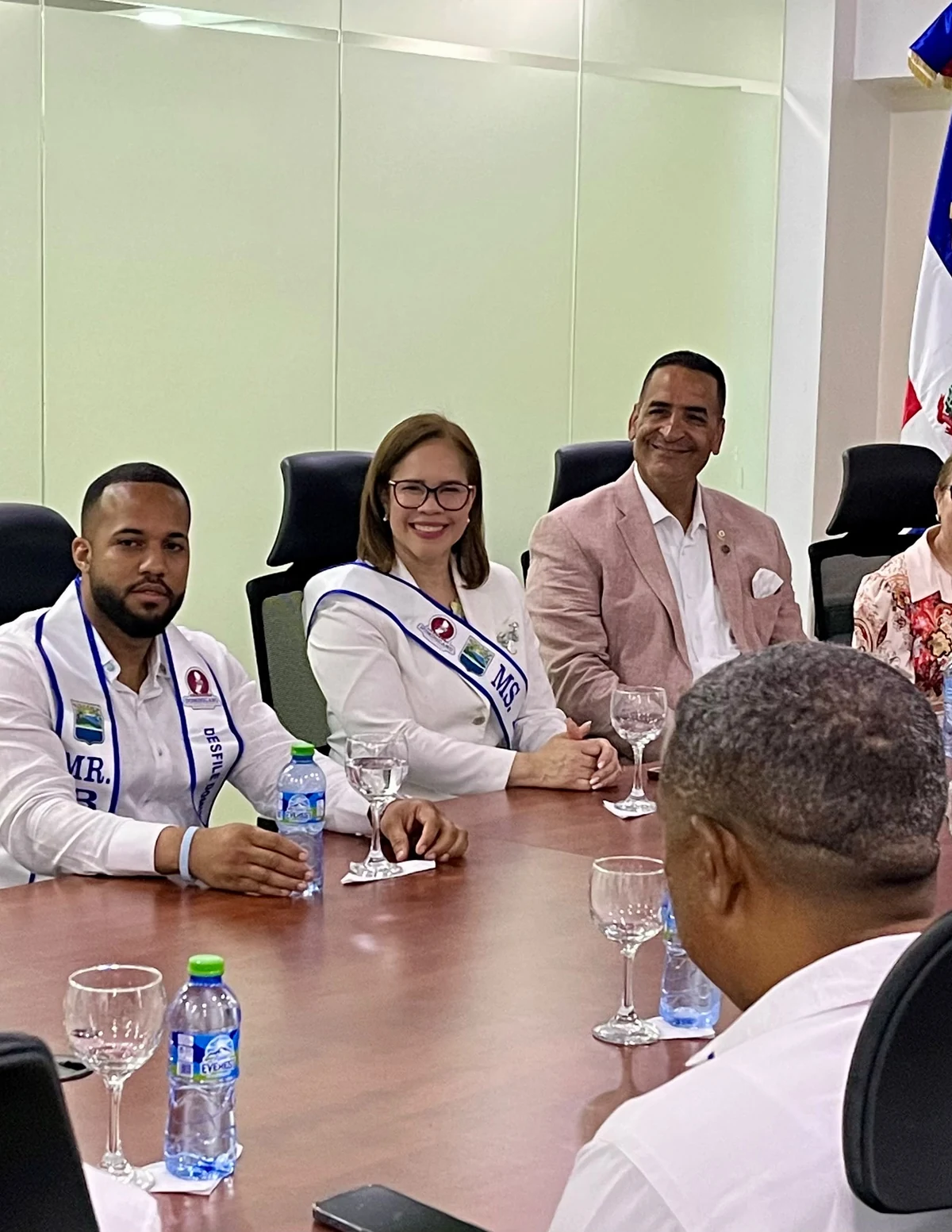 Mr. y Ms. del Desfile Dominicano de Nueva Jersey en la sede de la Camara de Comercio de Barahona