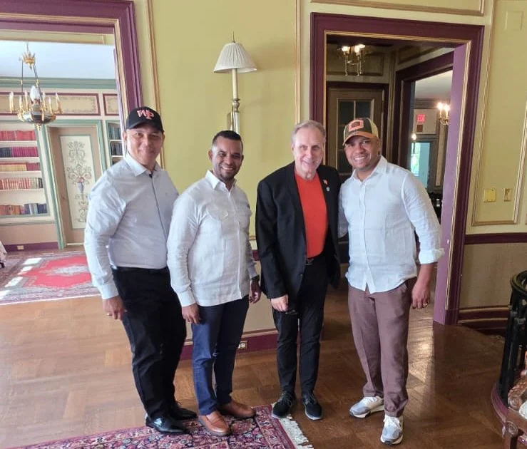 Daniel Santo Alcántara Pimentel junto al Dr. Richard J. Helldobler