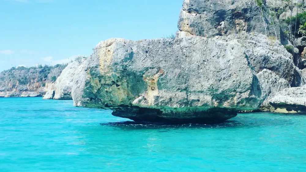 Bahía de las Águilas, Barahona — territorio de inversión turística